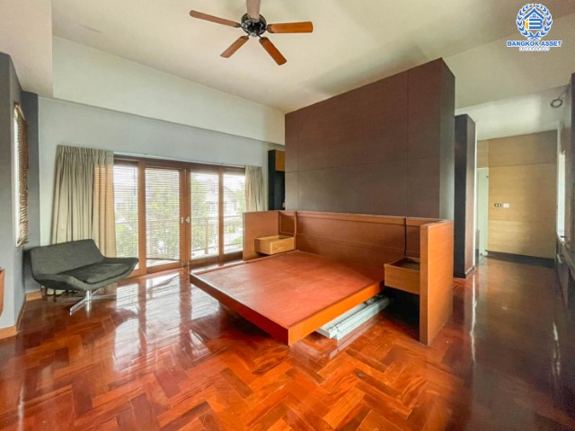 *****บ้านเดี่ยวมือสอง ม. ซอย พหลโยธิน56 พหลโยธิน บ้านเดี่ยวหลังใหญ่ ภายในตกแต่งหรูหรา สวยมาก  บนเนื้อที่เยอะถึง 98.60 ตร.ว.  3 ห้องนอน 3 ห้องน้ำ 2 ที่จอดรถ ภายในบรรยากาศร่มรื่นมีความเป็นส่วนตัวมาก พร้อมมีสระน้ำในตัว  บนพื้นที่กว่า 316 ตร.ม บนทำเลที่ดี เชื่อมต่อถนน พหลโยธิน, ลำลูกกา, วิภาวดี-รังสิต เดินทางสะดวกใกล้รถไฟฟ้า สถานี "แยก คปอ, คูคต"